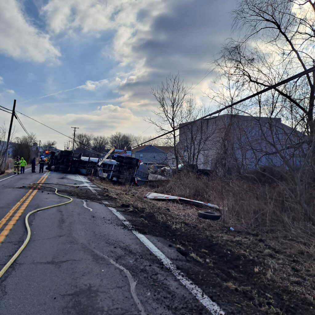 Tractor trailer wreck in Amity